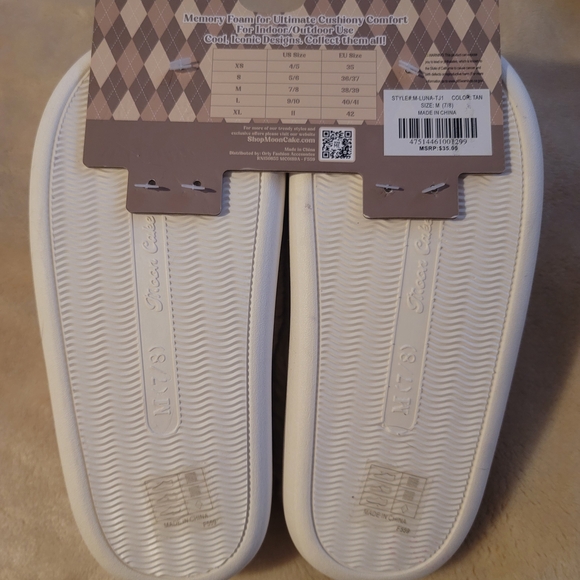 Cat Face Slippers - White and Tan - Picture 4 of 4